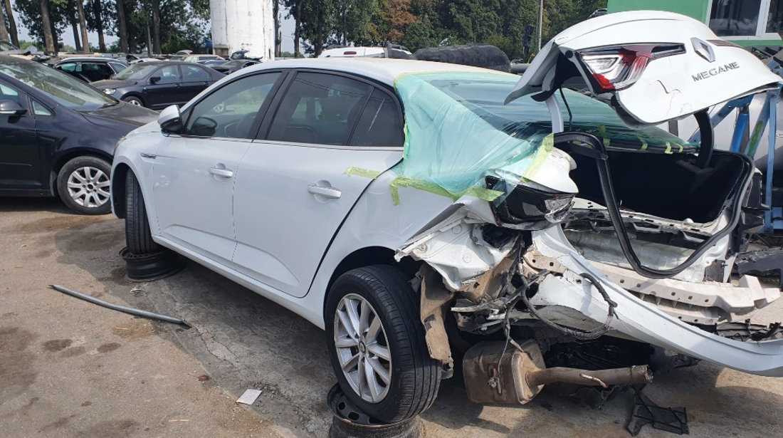 Carenaj aparatori noroi fata Renault Megane 4 2017 berlina 1.5 dci