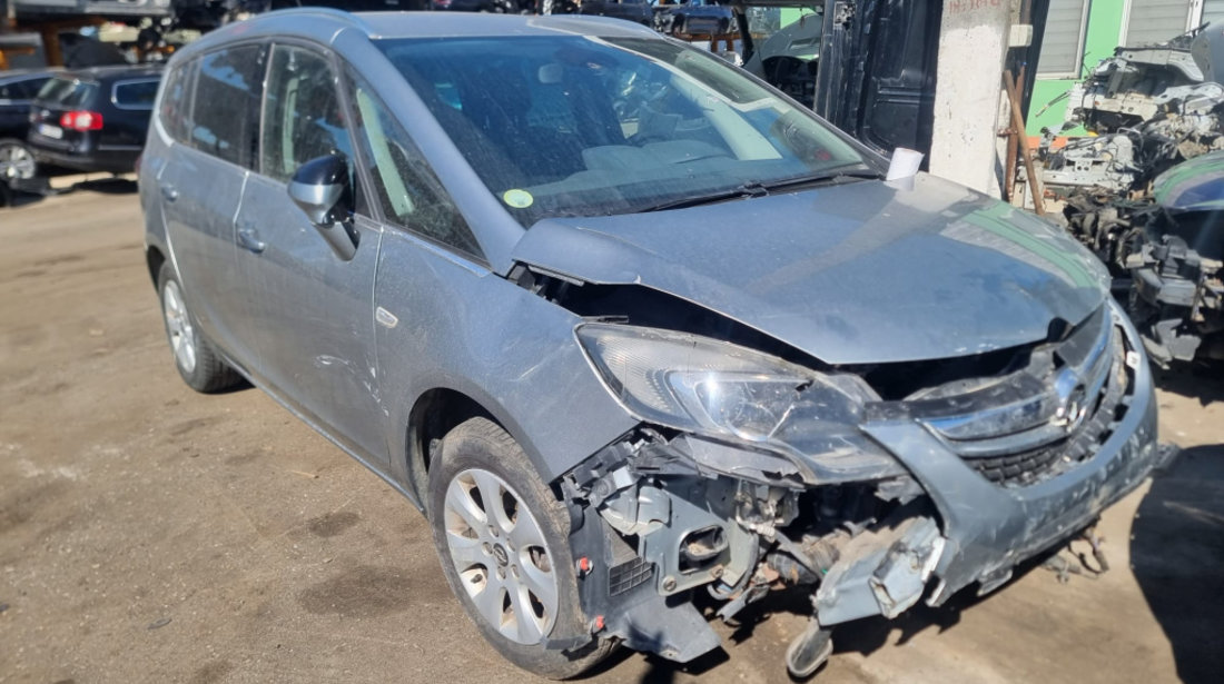 Carenaj stânga față Opel Zafira C [2012 - 2016] 1.6 cdti B16DTH