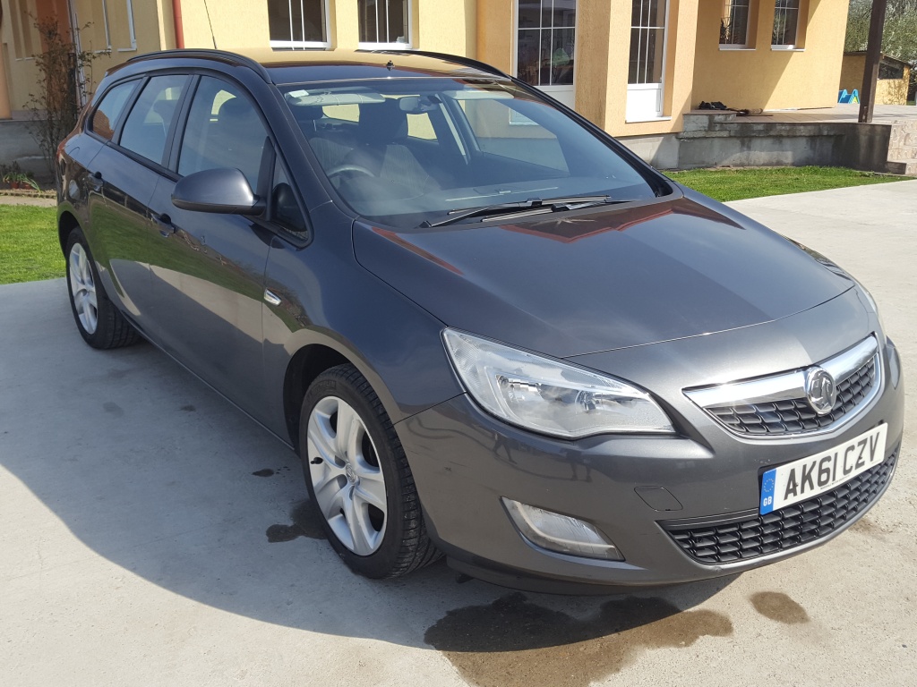 Carenaje Fata Opel Astra J 2010-2014