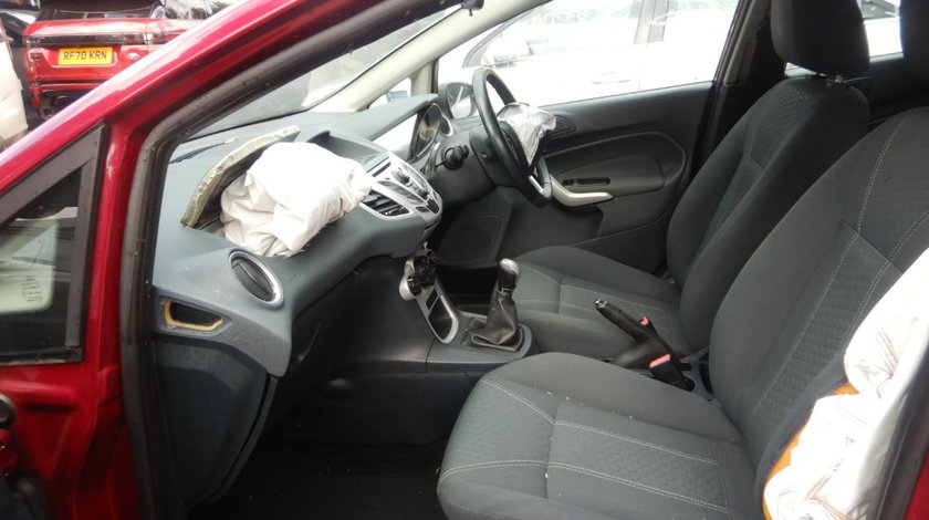 CD player Ford Fiesta 6 2009 HATCHBACK 1.4 i