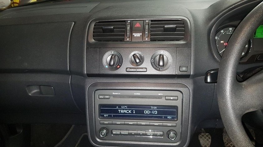 CD player Skoda Fabia 2 2011 hatchback 1.2 CBZA