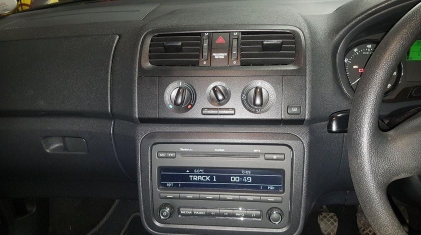 CD player Skoda Fabia II 2011 hatchback 1.2