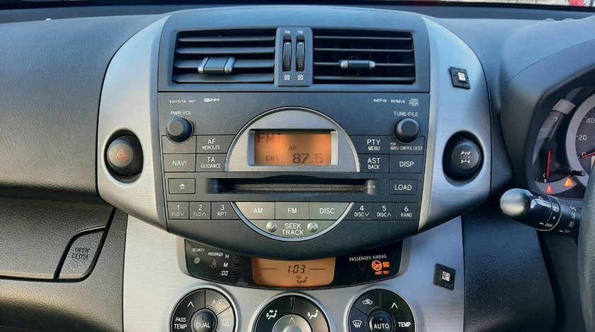 CD player Toyota RAV 4 2008 SUV 2.2 TDI