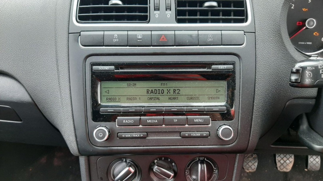 CD player Volkswagen Polo 6R 2011 Hatchback 1.2TDI #63715226