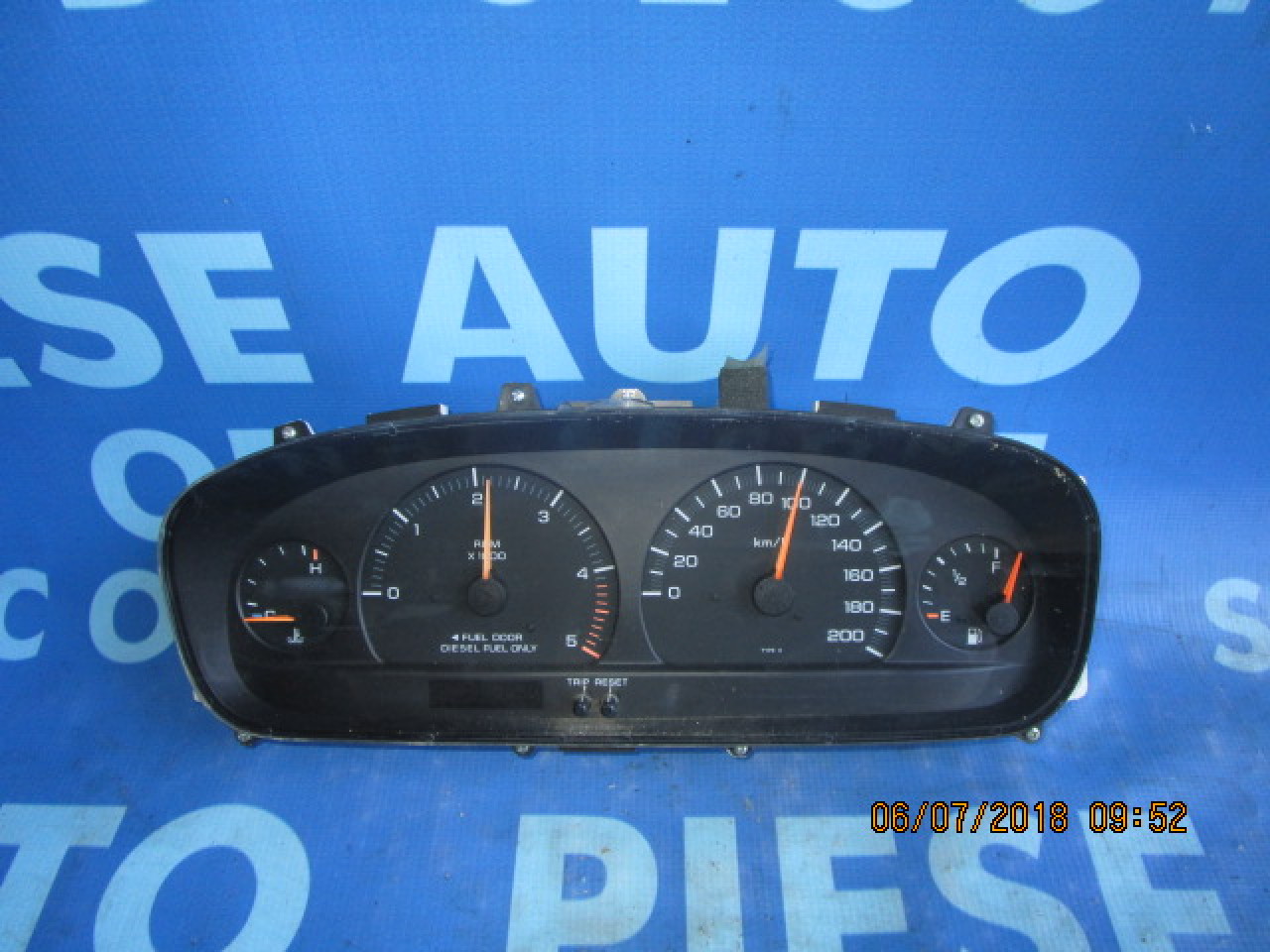 Ceasuri bord Chrysler Voyager 2.5td ; 04685629