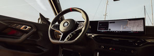Cel mai ieftin model cu tractiune spate de la BMW a primit un facelift major. Noua versiune se lauda cu un display curbat la interior si pana la 374 CP sub capota