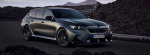 Cel mai puternic break din istoria BMW a debutat oficial. Noul M5 Touring se lauda cu un sistem plug-in hybrid de 727 de cai, dar cantareste aproape 2.500 de kilograme. Cat costa