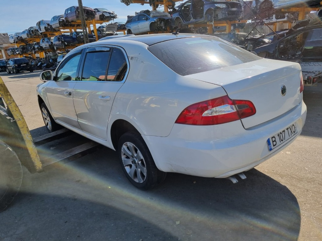 Centuri siguranta fata Skoda Superb 2 2010 berlina 1.9 tdi