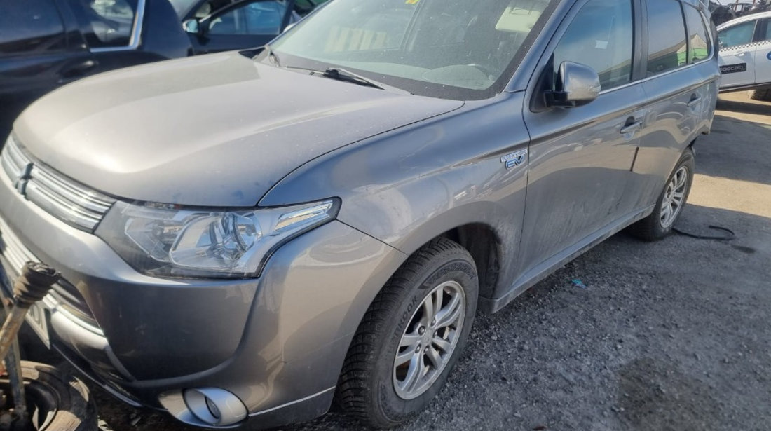 Chedere Mitsubishi Outlander 2014 SUV 2.0 benzina + hybrid 4B11