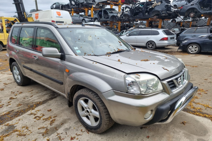 Claxon Nissan X-Trail 2003 SUV 2.2