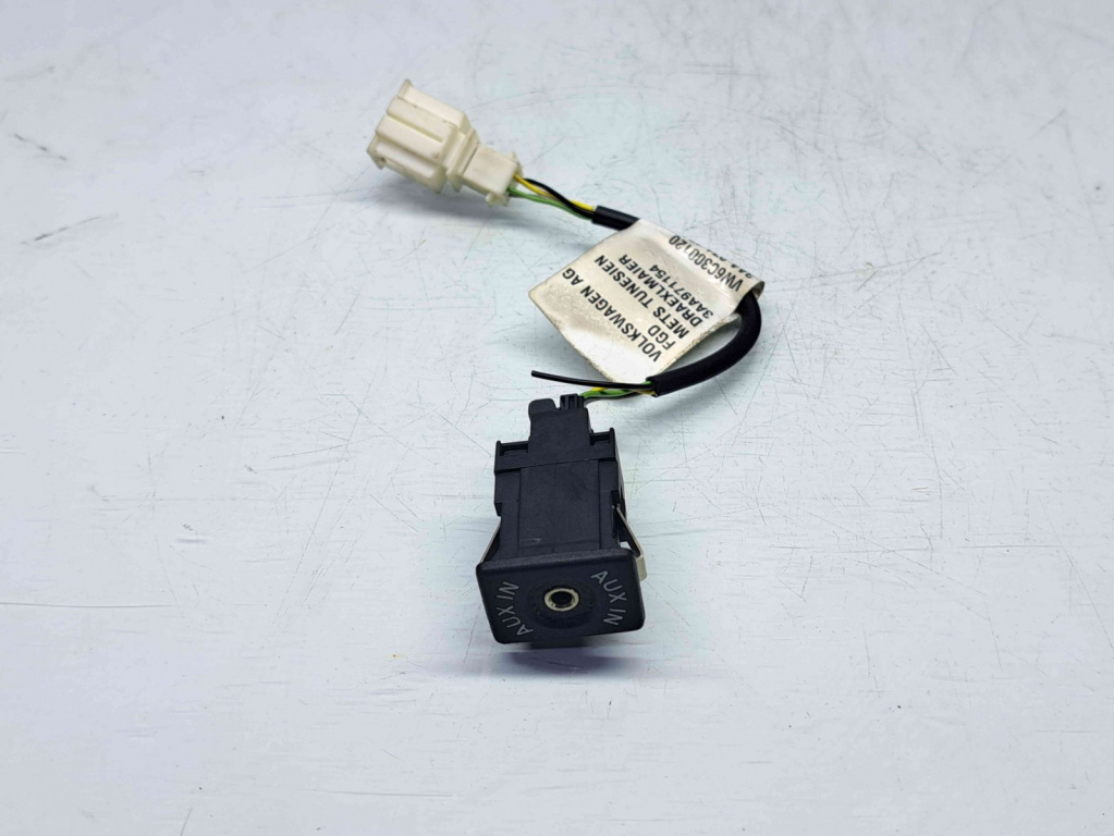 Conector auxiliar USB Volkswagen Passat B7 (362) [Fabr 2010-2014] 3AA971154