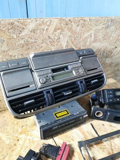 Consola/buton/magazie Cd/panou clima/scrumiera Nissan X-Trail T30