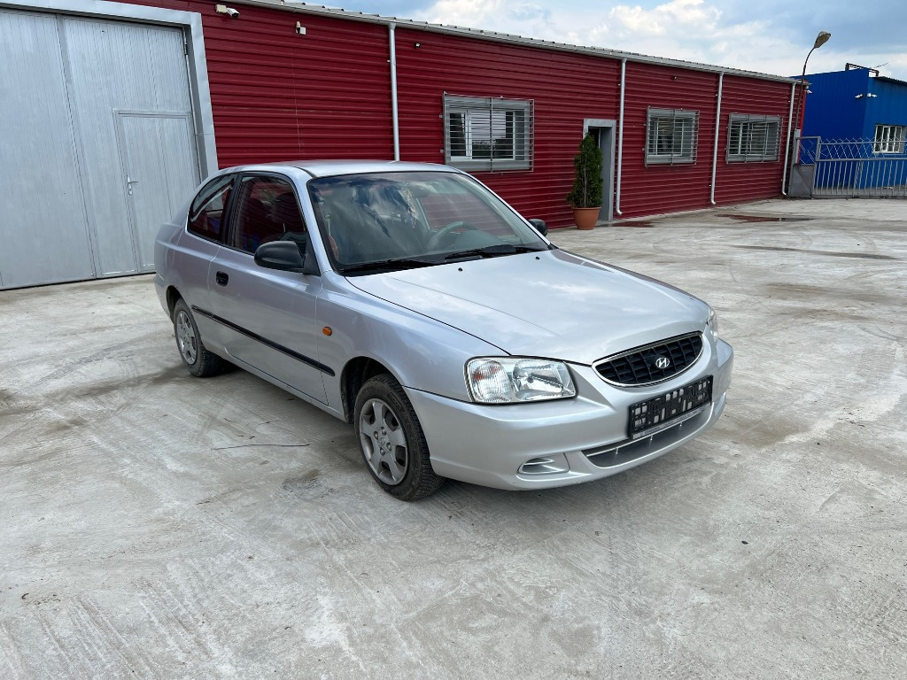 Consola centrala Hyundai Accent 2000 coupe 1.3 benzina