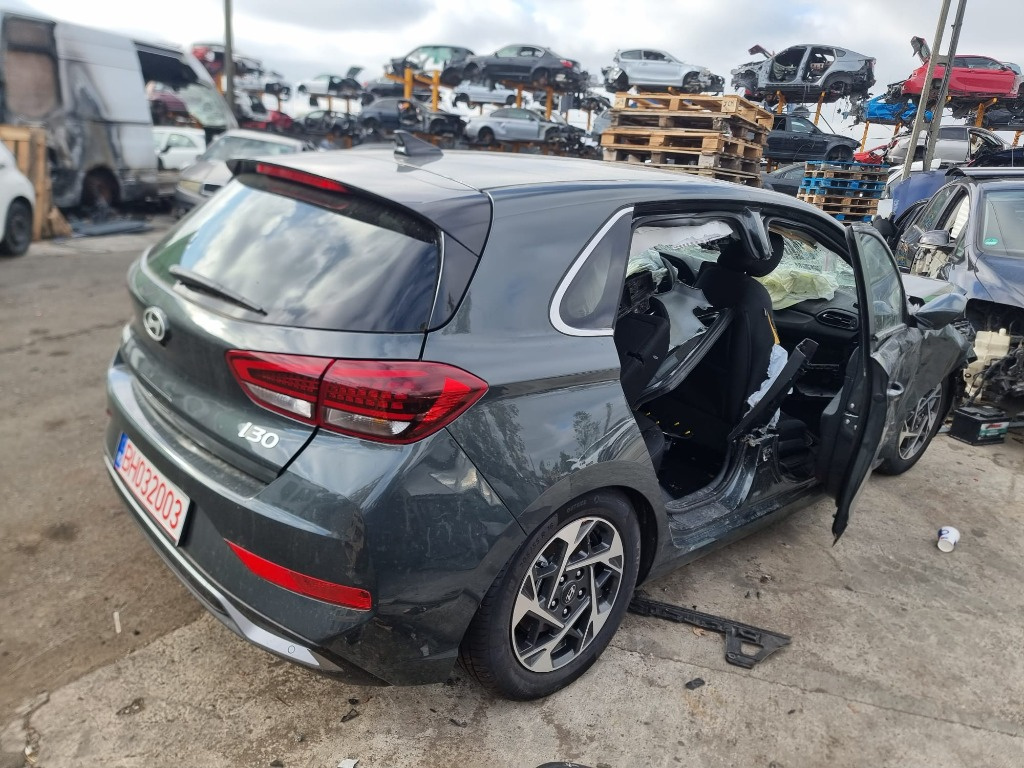 Consola centrala Hyundai i30 2024 hatchback 1.5 benzina G4LC