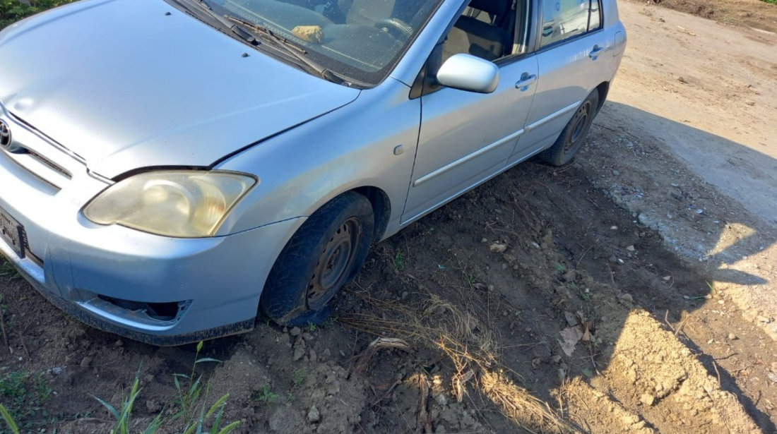 Consola centrala Toyota Corolla 2005 hatchback 1.4 d4-d 1ND-TV