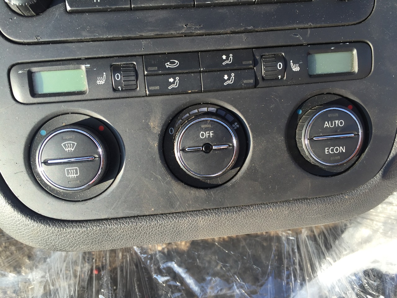 Consola climatronic cu incazire VW Golf 5 Jetta Touran Passat 3C #1342251