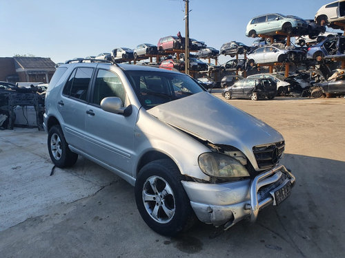 Debitmetru aer Mercedes M-Class W163 2001 ml270 4x4 2.7 cdi