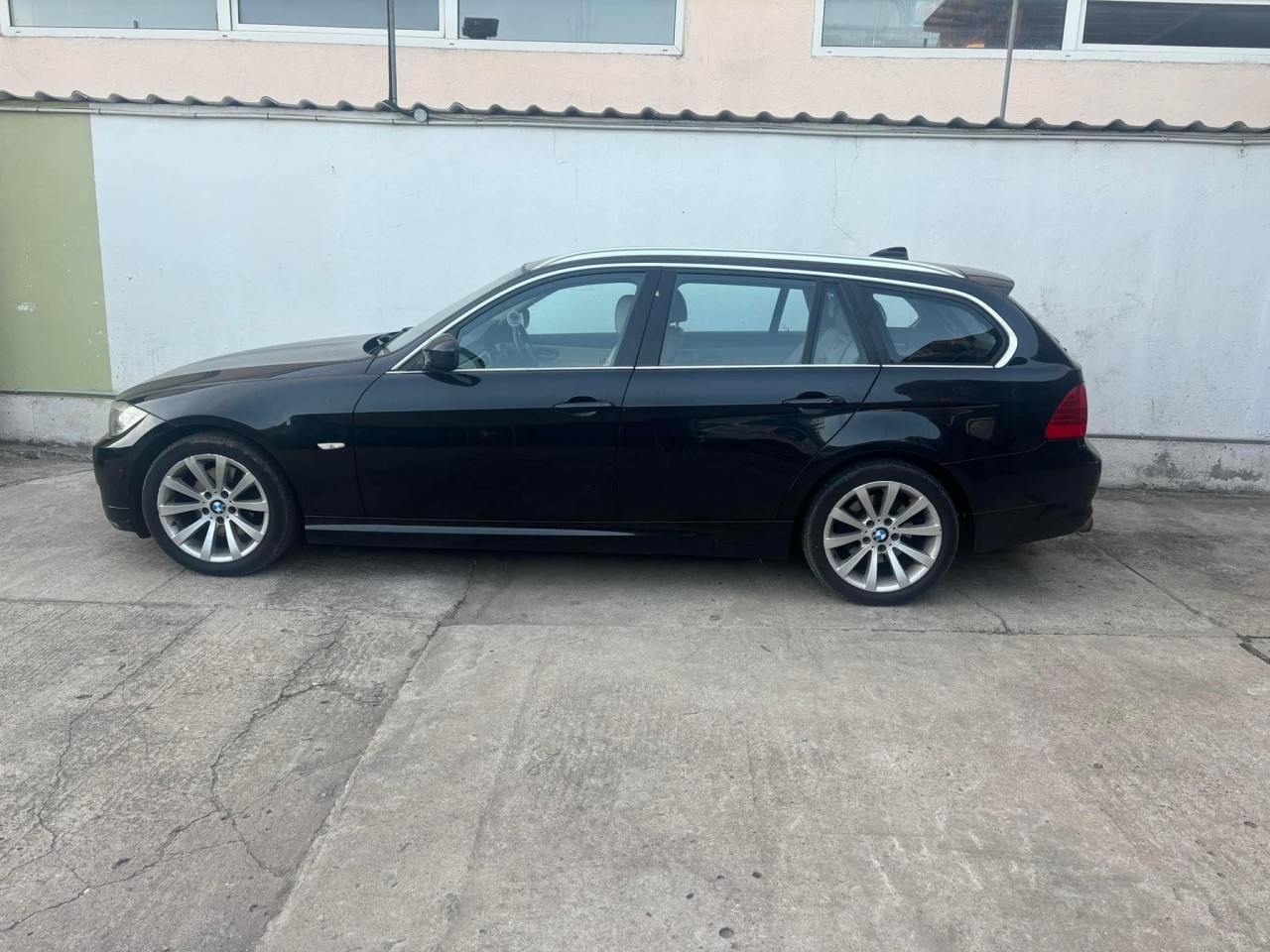 Dezmembram BMW 318d