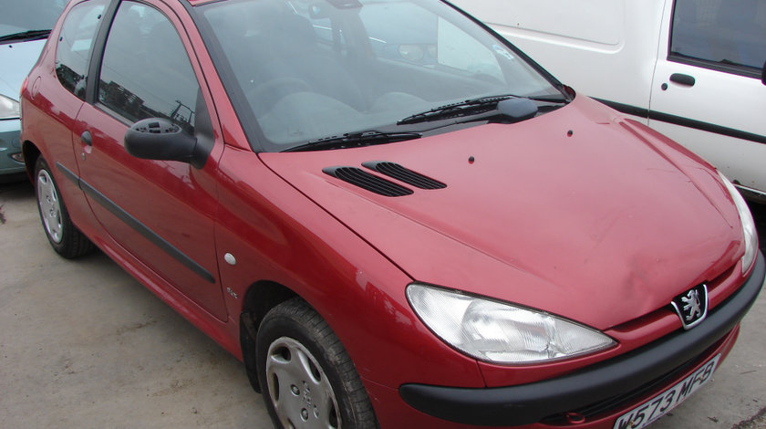 Dezmembram Peugeot 206 [1998 - 2003] Hatchback 3-usi 1.4 MT (75 hp) (2A/C)