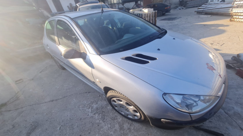 Dezmembram Peugeot 206 [1998 - 2003] Hatchback 5-usi 1.4 HDI MT (68 hp)