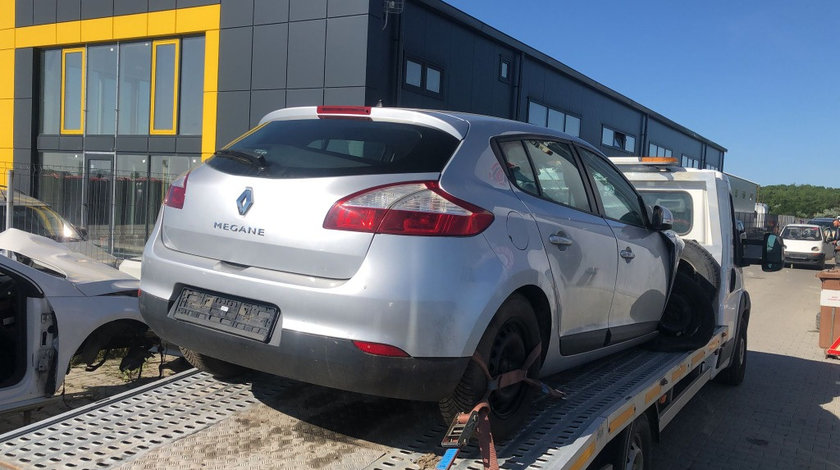 Dezmembram Renault Megane 3 1.6 benzina an fabr 2009