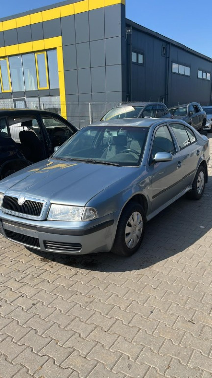 Dezmembram Skoda Octavia 1 1.6 benzina an fabricatie 2004