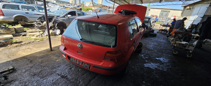 Dezmembram Volkswagen VW Golf 4 [1997 - 2006] Hatchback 5-usi 1.4 MT (75 hp)