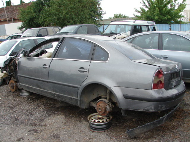 Dezmembram Volkswagen VW Passat B5.5 [facelift] [2000 - 2005] Sedan 1.9 TDI MT (101 hp) (3B3)