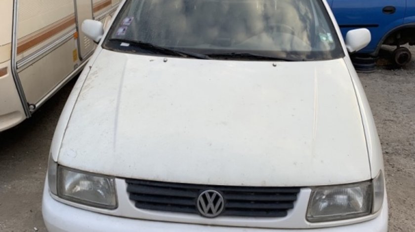Dezmembram Volkswagen VW Polo 3 6N [1994 - 2001] Hatchback 5-usi 1.4 MT (60 hp) (6N1)