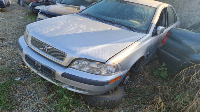 Dezmembram Volvo S40 [facelift] [2000 - 2004] Sedan 1.9 TD MT (102 hp)