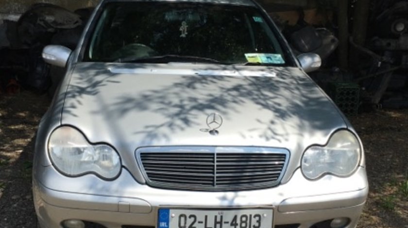 Dezmembrari Mercedes C class C220 CDI w203 2005