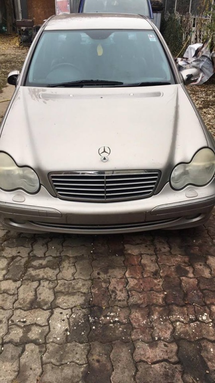 Dezmembrari Mercedes C200 Diesel w203 2002