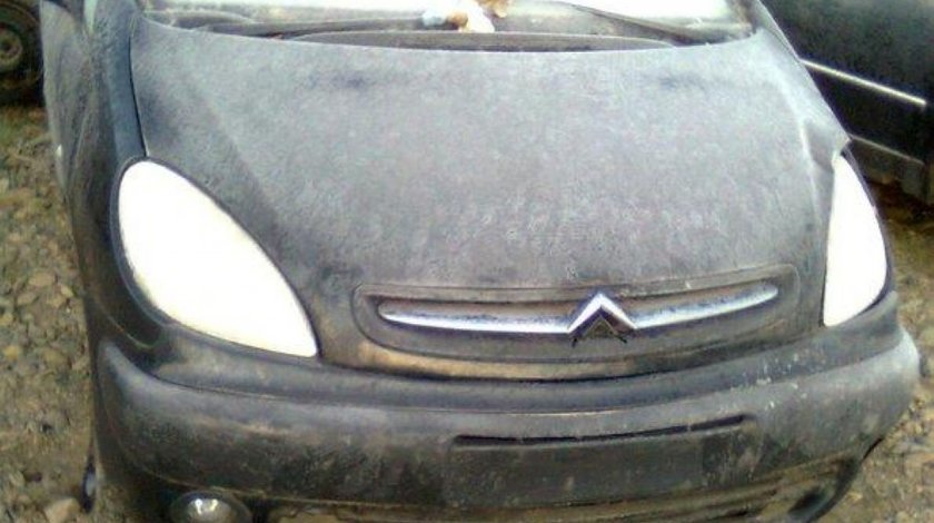 Dezmembrez Citroen Xsara Picasso 2 0hdi An 2001