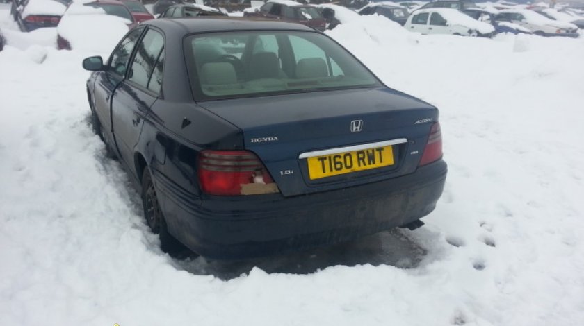 Dezmembrez Honda Acord 1 8i An 2001