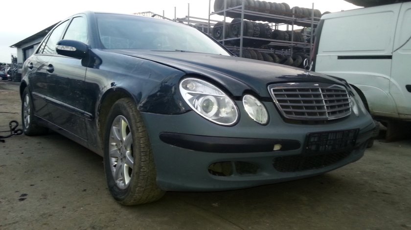 Dezmembrez Mercedes Benz 211 E220CDI , an fabr. 2003