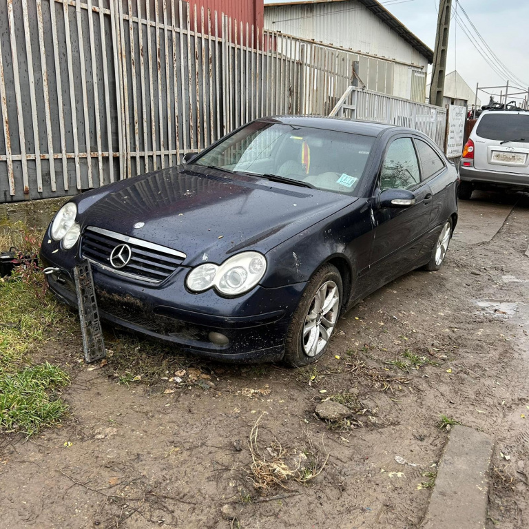 Dezmembrez Mercedes-Benz C-CLASS (W203) 2000 - 2007 C 180 Kompressor (203.246) M 271.946 ( CP: 143, KW: 105, CCM: 1796 ) Benzina