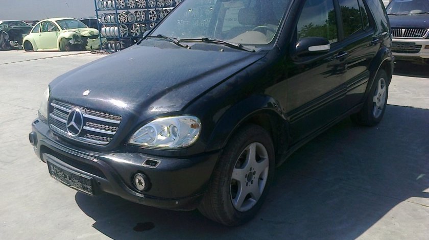 Dezmembrez Mercedes ML din 2002, 4.0D