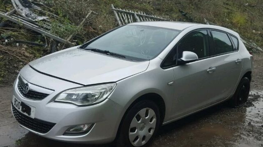 Dezmembrez Opel Astra J 1.3cdti A13DTE