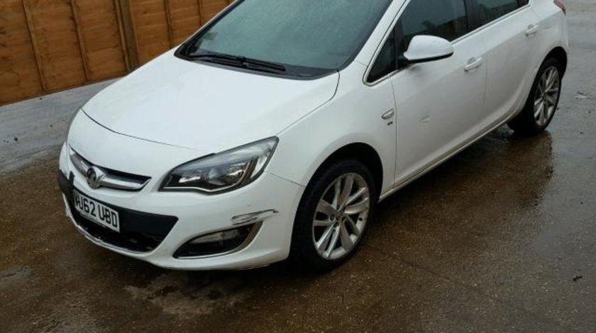 Dezmembrez Opel Astra J 1.3cdti