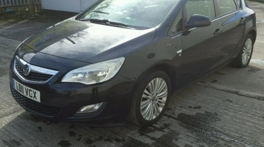 Dezmembrez Opel Astra J, 1.7cdti 2011