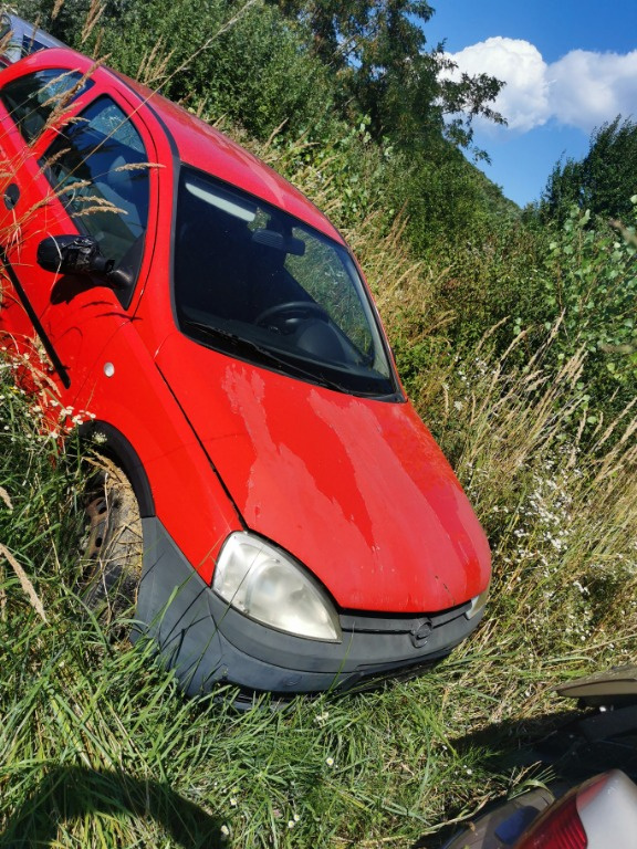 Dezmembrez opel corsa c an 2003