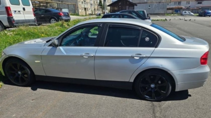 Dezmembrez orice piesa BMW e90 320D de 163 de cai in stare foarte buna,