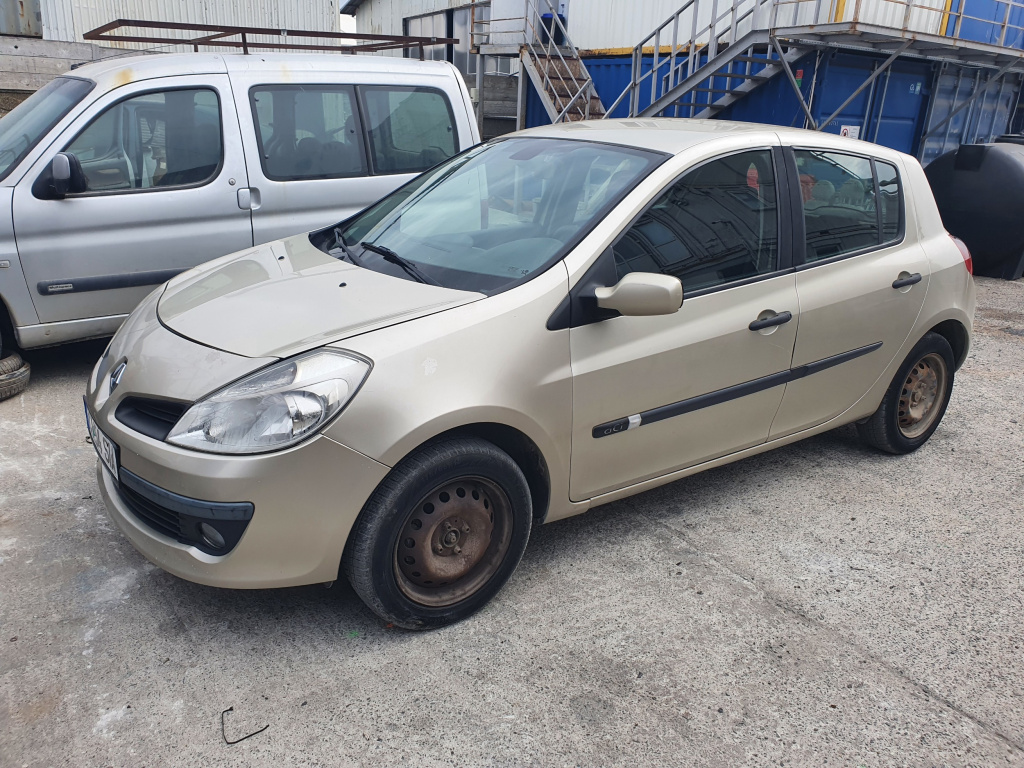 Dezmembrez Renault CLIO 3 2005 - 2012 1.5 DCi K9K 752 ( CP: 64, KW: 47, CCM: 1461 ) Motorina