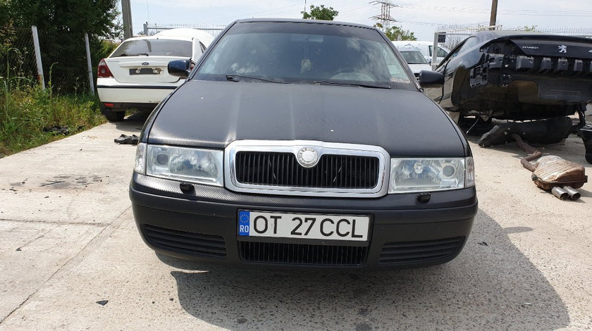 Dezmembrez Skoda Octavia Tour 1.6i 8V 102 cai motor BFQ cutie de viteze manuala 5 trepte an 2003