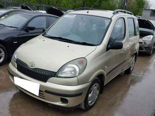 Dezmembrez TOYOTA YARIS VERSO an fabr. 2003, 1.3i