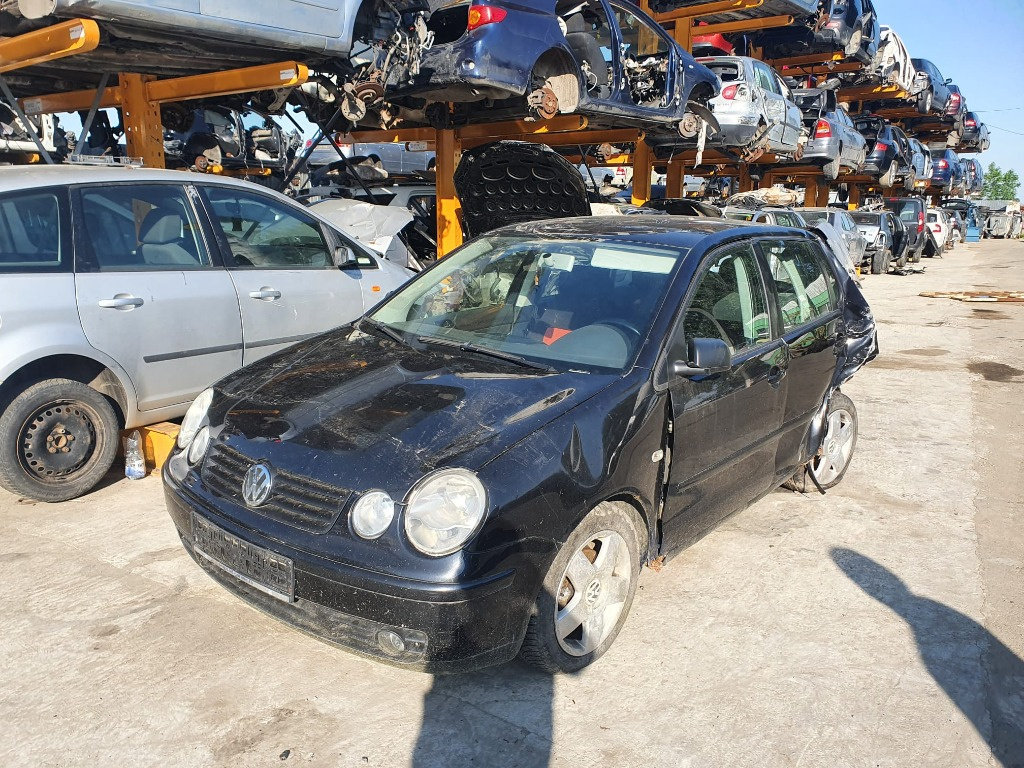 Dezmembrez Volkswagen Polo 9N 2004 hatchback 1.4 tdi AMF