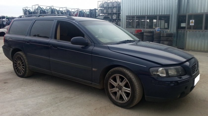 Dezmembrez Volvo V70, 2003, 2.4D D5