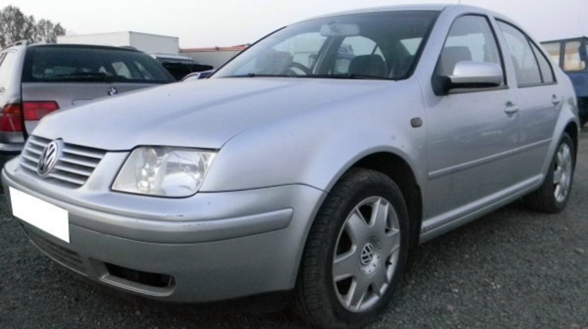 Dezmembrez VW Bora 1.6i 16V sedan, an 2002