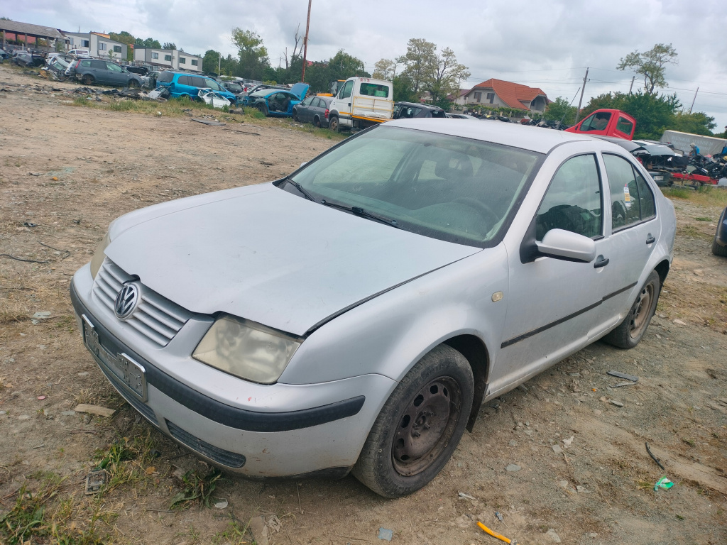 Dezmembrez VW BORA (1J) 1998 - 2005 1.6 AKL ( CP: 101, KW: 74, CCM: 1595 ) Benzina