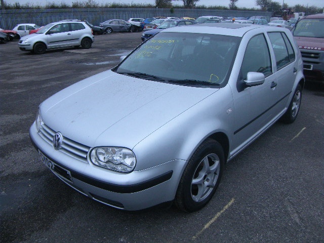 Dezmembrez Vw Golf 4, 1.6b 16V, orice piesa!